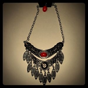 🍍 3 for $10!! 🍍 Silver/Red statement necklace